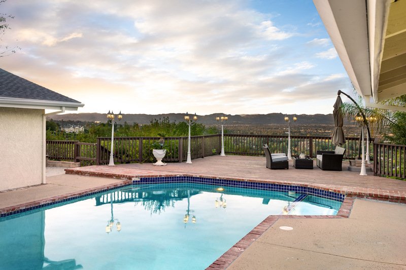 Casa con alberca y 6 habitaciones con vista al jardín